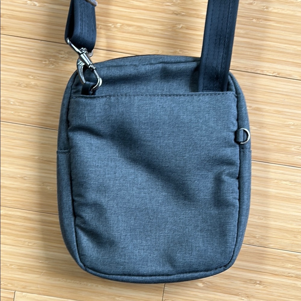 Travelon Gray Anti-Theft Security Bag - Picture 4 of 5
